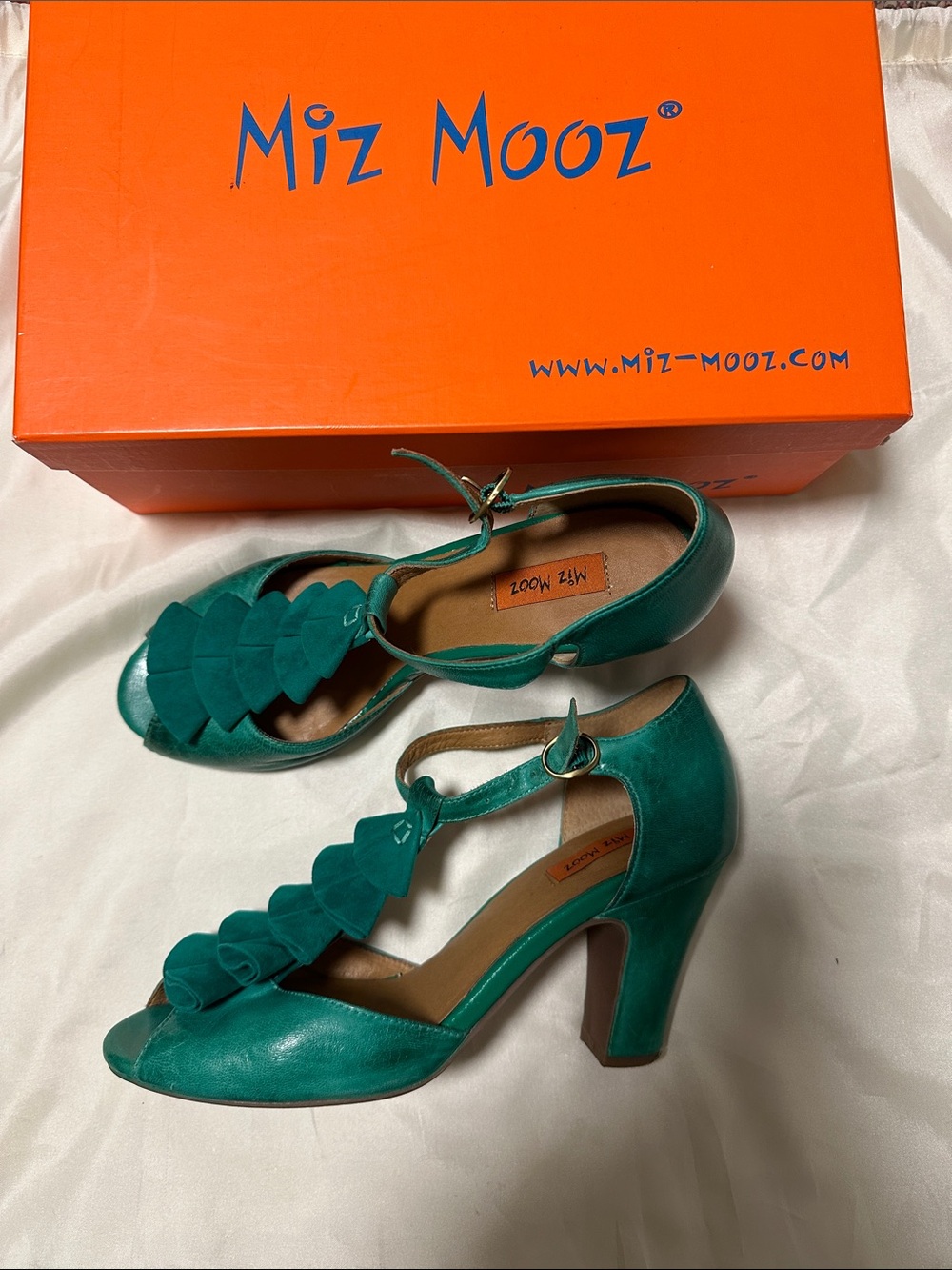 Miz Mooz Green Ruffle T-Strap Heels size 8
